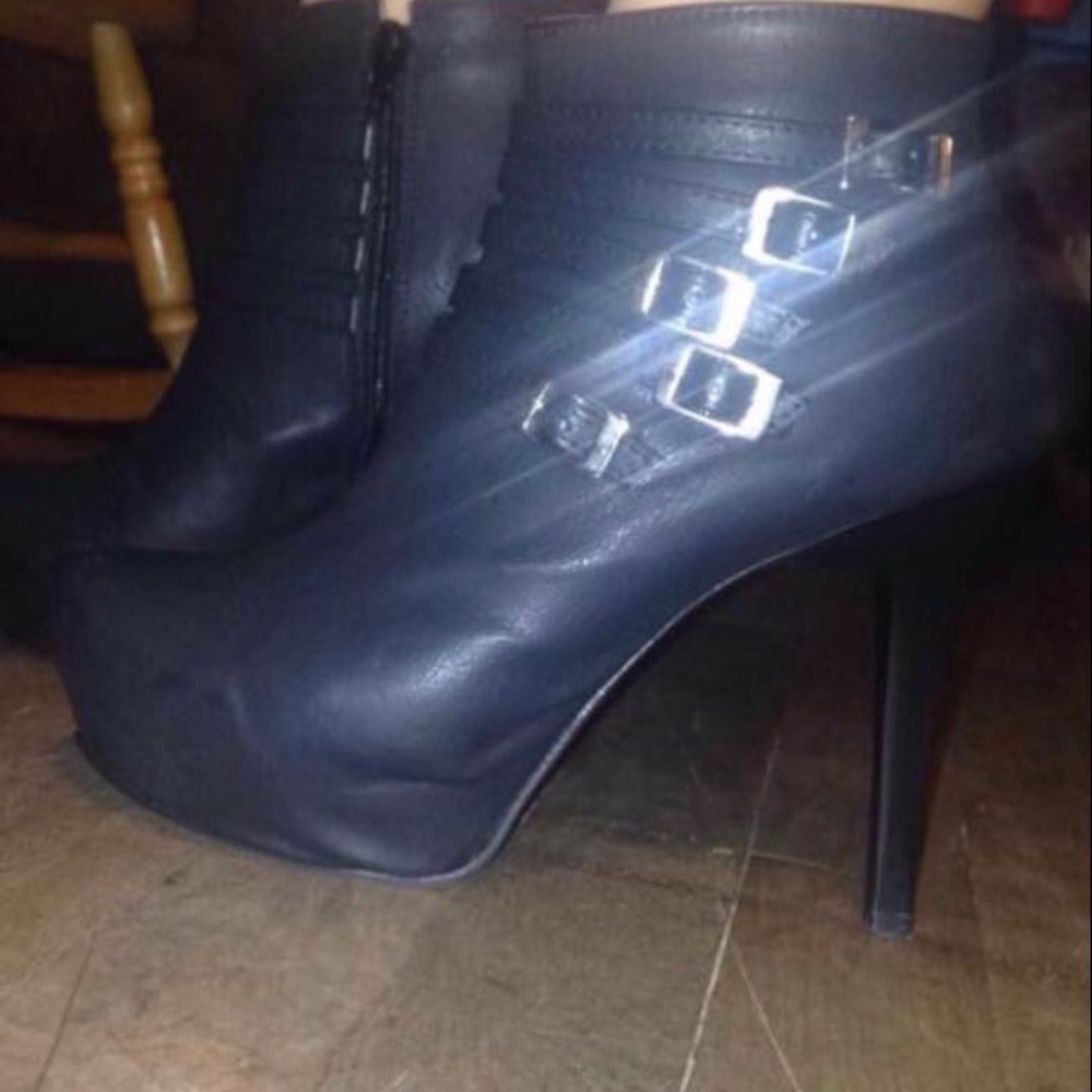 Black boots (heal)